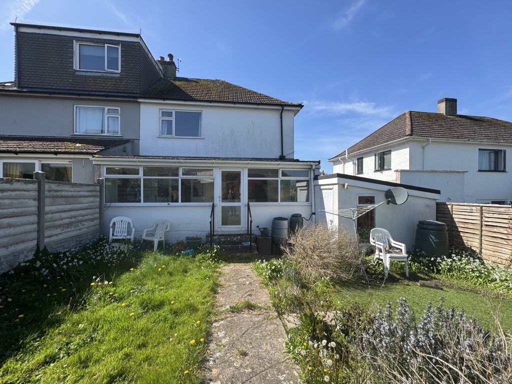 Lot: 44 - SEMI-DETACHED HOUSE FOR IMPROVEMENT - Rear view of the property